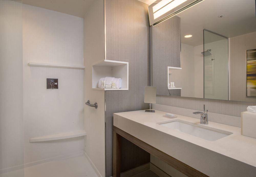 Courtyard By Marriott Waterloo Cedar Falls Ngoại thất bức ảnh