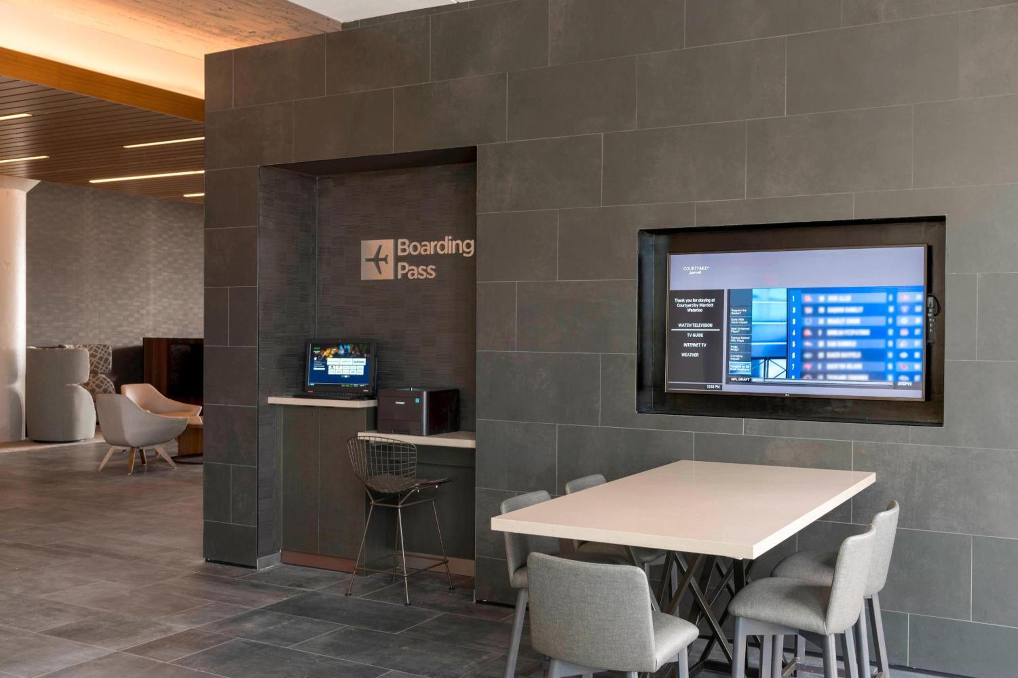 Courtyard By Marriott Waterloo Cedar Falls Ngoại thất bức ảnh